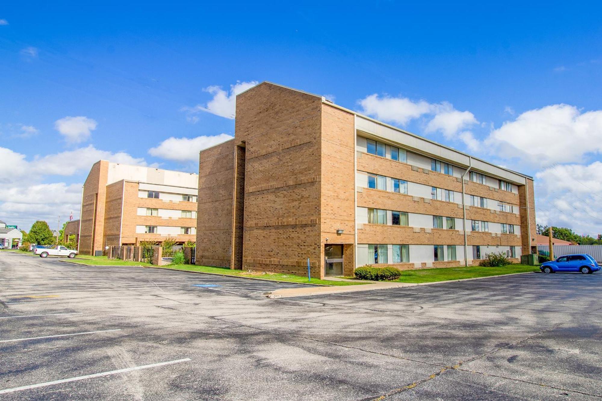 Tulsa Square Hotel Central, I-44 By Oyo Exterior foto